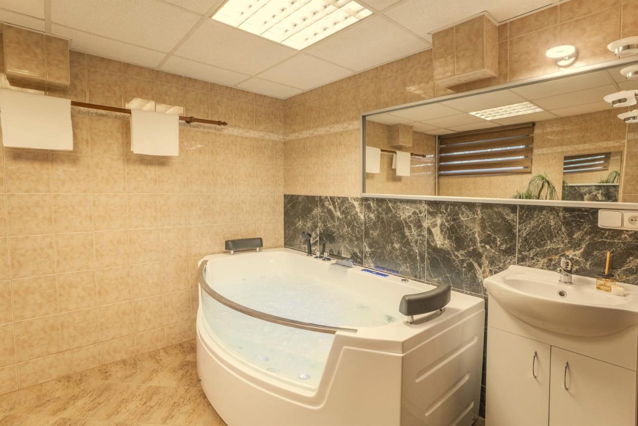Wellness Studio! Finnish Sauna, Whirlpool, Gym & More! Prag Eksteriør billede